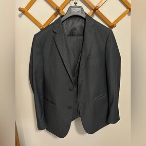 Caravelli Charcoal 3-Piece Suit